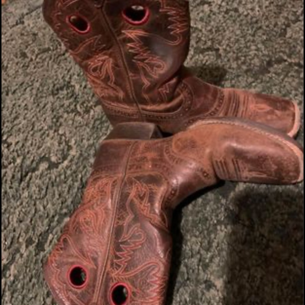 Boys size 6 ariat boots